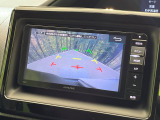 【バックカメラ】駐車時に後方がリアルタイム映像で確認できます。大型商業施設や立体駐車場での駐車時や、夜間のバック時に大活躍!運転スキルに関わらず、今や必須となった装備のひとつです!