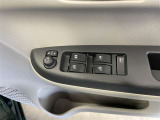 パワーウィンドウスイッチで運転席から全席の窓の開閉ができます♪