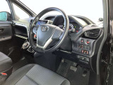 前方の見通しが良いすっきりした視界、誰でも扱いやすく運転できます。疲れにくく安心ドライブを更に快適なものにします!