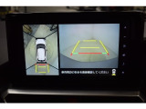 フロント・両サイド・バックカメラ付で駐車の際、周囲をナビの確認できるので安心です。
