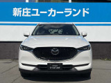 凛とした表情のフロントマスクが、自信に満ちた走りを感じさせます。The dignified front face inspires confident driving.