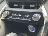 オートエアコン★温度を設定すれば車内を快適に保ってくれます♪