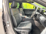 運転席シート廻りは使用感も少なく、良好な状態となっています。前オーナー様が丁寧に使っていたことがよくわかりますね。