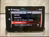 フォワードセンシングカメラで認識した交通標識をディスプレイに表示し、交通標識の見落とし防止を図り、安全運転を支援します。