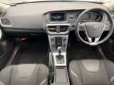 V40 D4 入庫です!パワーシートやブラインドスポットインフォメーションなど快適装備盛りだくさん♪もちろんボルボが世界に誇る安全機能も多数装備されております。