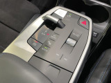 BMWの高性能オートマチックは、通常の「D」から「S」(スポーツ)または「M」(マニュアル)へと切り替えが可能です。