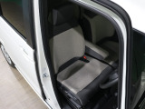 程よい硬さとホールド性が高いシートで長時間運転も快適です。
