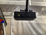 【別途SDカードの購入が必要です。また社外品は保証対象外となります。】運転中の映像・音声などを記録して、交通事故やトラブルが起きた時の正確な状況把握に役立つドライブレコーダーが装着済。