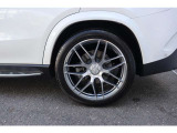 納車前整備は、メルセデスベンツ国際認定メカニックによる最新の検査ライン等の施設が充実した当社工場で入念に行います。