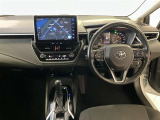 運転席周りのレイアウトをご覧ください。ナビゲーションが綺麗に装着されすっきり収まってますね!