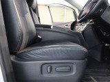 パワーシート搭載。微妙な調整が手軽にでき、ピッタリなポジションで運転することが可能です。