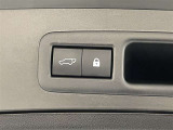 バックドアの開閉が電動操作可能。荷物の出し入れもラクラクです。