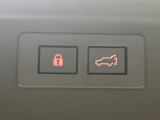 【パワーバックドア】スマートキーや運転席のボタンを押すだけでリアゲートが自動で開閉します!荷物を持っている時や、高い位置にあるバックドアを閉める際に便利な機能です♪