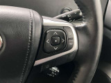 ステアリングスイッチ付き。前方から目を離すことなく操作することが可能です。