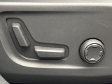【パワーシート】スイッチ一つで簡単にシート位置の微調整が可能!電動だから力もいりません!自分に最適なシートポジションにセットして、快適なドライブをお楽しみください。