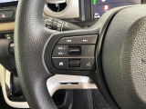 ステアリングにオーディオ操作スイッチが付いています。オーディオ画面に直接タッチしなくても操作が出来ますので、運転に集中できます。