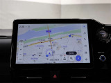 【ディスプレイオーディオ(コネクティッドナビ対応)Plus】通信型のコネクティッドナビに加え車載ナビも搭載しています。コネクティッドナビはご契約を頂くとR10年9月30日まで無料でご利用いただけます。