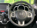 【純正革巻きステアリング】上質な革を使用することで、手にしっかり馴染みとても運転しやすいハンドルです♪