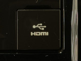 HDMIポート、USBポートが装備されております。HDMIポートを他の機器と繋げることによって、モニターへ映像を流すことができます。