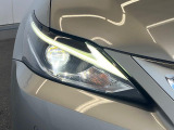 【LEDヘッドライト】悪天候や夜間走行時も良好な視界を確保し安心して運転できる高輝度LEDヘッドライトを装備!点灯速度が早く、消費電力も抑えられています。