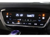 運転席と助手席の温度設定の変更が可能な左右独立タイプのデュアルエアコンです♪♪♪暑がりな人・寒がりな人も誰もが車内を快適にお過ごしいただけます♪♪♪