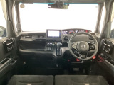 【前方視界】開放的な前方視界!運転がしやすく疲れにくいです♪窓が大きく、見通しがとっても良いおクルマですよ♪