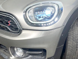 ●LEDヘッドライト:夜間走行時も良好な視界を確保し安心して運転できる高輝度LEDヘッドライトを装備!点灯速度が早く、消費電力も抑えられています。