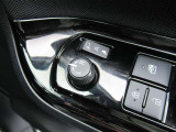 駐車時や狭い道でのすれ違い時に気を使うミラー。電動格納式ドアミラーはそんな時に便利です。
