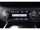★エアコンはオートタイプが装着済みです!オートモードにしておけば、車内温度を設定するだけで風の料や吹き出し口の切り替えを機械が行ってくれます!一年中快適な環境を作れますよ♪