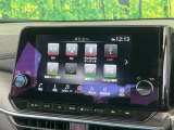 【メーカー純正9インチナビ】インテリアに溶け込むスタイリッシュな「専用設計」メーカーナビを装備♪視認性や操作性など基本性能にも優れ、より上質なカーライフをお楽しみいただけます。