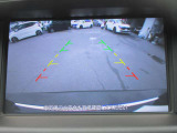 ナビ画面にバックビュ-モニタ-の映像を映し出しています。  狭い場所での車庫入れをサポ-トしてくれる便利アイテムです。