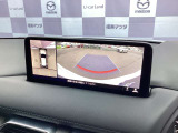 【360&deg;ビューモニター】  とても分かりやすい、クルマの上から見下ろしたような映像で、駐車サポートをしてくれます。