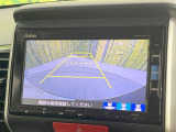 【バックカメラ】駐車時に後方がリアルタイム映像で確認できます。大型商業施設や立体駐車場での駐車時や、夜間のバック時に大活躍!運転スキルに関わらず、今や必須となった装備のひとつです!