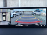 360&deg;ビューモニターでは、両サイドとフロント、バックカメラの合成で、あたかも上空から見下ろした様に周囲を確認して頂けます。駐車場だけでなく、T字路等でも活躍のアイテムです!