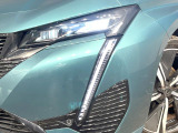●LEDヘッドライト:夜間走行時も良好な視界を確保し安心して運転できる高輝度LEDヘッドライトを装備!点灯速度が早く、消費電力も抑えられています。