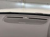 【harman kardon】ハーマンカードンのHi-Fiスペシャリストと共に、モデル別に開発・設計された専用チューニングが臨場感溢れる音響空間を実現しています。