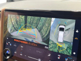 【パノラミックビューモニター】専用のカメラにより、上から見下ろしたような視点で360度クルマの周囲を確認することができます☆死角部分も確認しやすく、狭い場所での切り返しや駐車もスムーズに行えます。