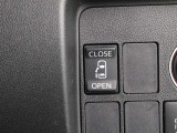 運転席からも操作ができる電動スライドドアです!乗り降り便利なうれしい装備です。