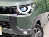 【LEDヘッドライト】悪天候や夜間走行時も良好な視界を確保し安心して運転できる高輝度LEDヘッドライトを装備!点灯速度が早く、消費電力も抑えられています。