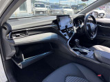 助手席前グローブボックスは大容量収納。車検証・取扱説明書はもちろん、その他小物もたっぷり収納可能です。