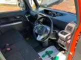 自社整備工場併設! 納車整備からアフターフォローまでお任せください。 車検や定期点検、オイル交換はもちろん、ナビやドラレコ、バックカメラ、ETC等の取り付けも当店にお任せください。