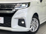 【LEDヘッドライト】悪天候や夜間走行時も良好な視界を確保し安心して運転できる高輝度LEDヘッドライトを装備!点灯速度が早く、消費電力も抑えられています。
