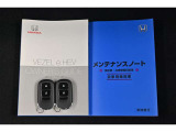 説明書も付いております。お車の操作方法や、トラブル回避方法が記載されているため、意外と役に立ちます。