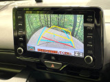 【バックカメラ】駐車時に後方がリアルタイム映像で確認できます。大型商業施設や立体駐車場での駐車時や、夜間のバック時に大活躍!運転スキルに関わらず、今や必須となった装備のひとつです!