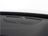 【harman/kardon】世界のオーディオファン垂涎のプレミアムサウンドシステムを搭載。原音に近い音場空間を忠実に再現。乗る人すべてに最良の音響体験を提供します。