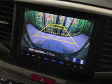 【バックカメラ】駐車時に後方がリアルタイム映像で確認できます。大型商業施設や立体駐車場での駐車時や、夜間のバック時に大活躍!運転スキルに関わらず、今や必須となった装備のひとつです!