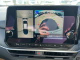 【アラウンドビューモニター】周囲を見渡せる映像で、スムースな駐車をサポートします