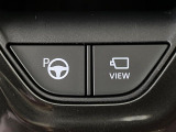 【リモート機能つきアドバンストパーク】専用スマートフォンアプリの使用で、車外から遠隔駐車・出庫が可能な先進機能。広い場所で乗り降りしたい時に便利です♪
