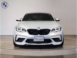 【キドニーグリル】BMWは約90年もの間、ほぼ全ての車両にひと目でBMWだと分かるこの特徴的なフロントグリルが備えられ、デザイン・アイコンとして親しまれてきました。