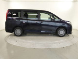 両側パワースライドドア付きだから、狭い駐車スペースなどでの 乗り降りラクラク!小さなお子さまのいるご家庭には嬉しい装備。